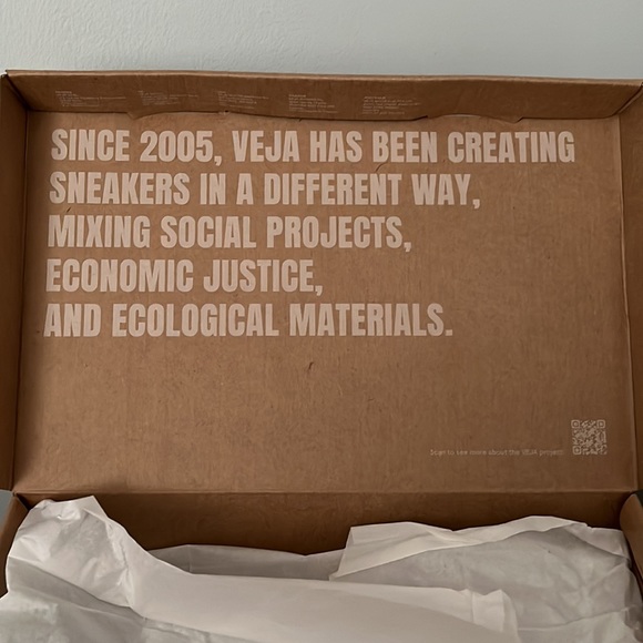 Veja Sneakers - Picture 8 of 9